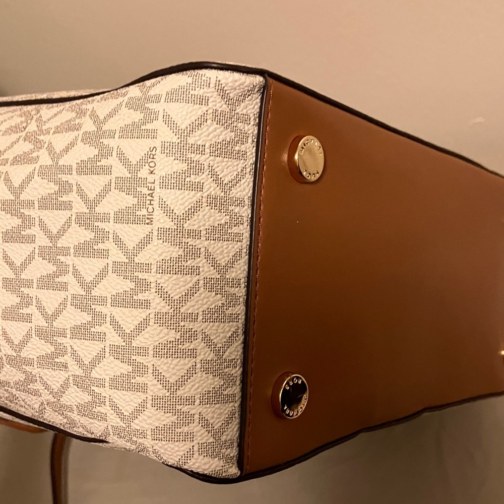 Michael Kors White and Brown Tote Bag - Picture 9 of 16
